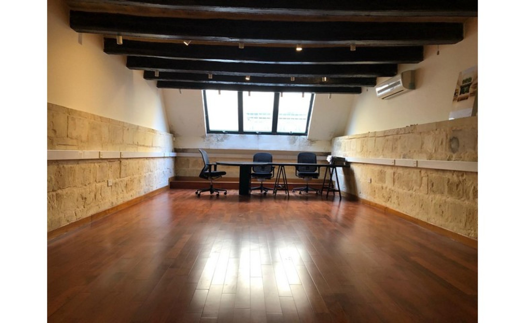 Offices for rent Malta: Valletta 330sqm Palazzo Office with Own Entrance
