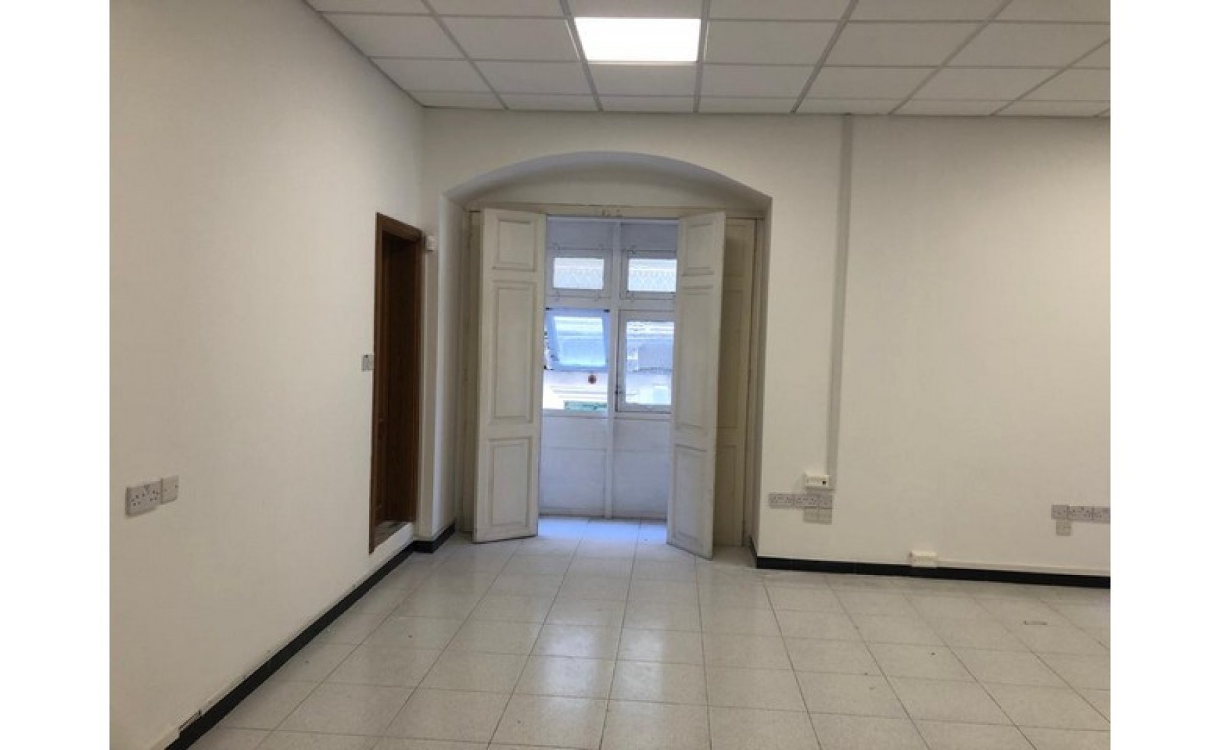 Office that Consists of 200sqm value for money