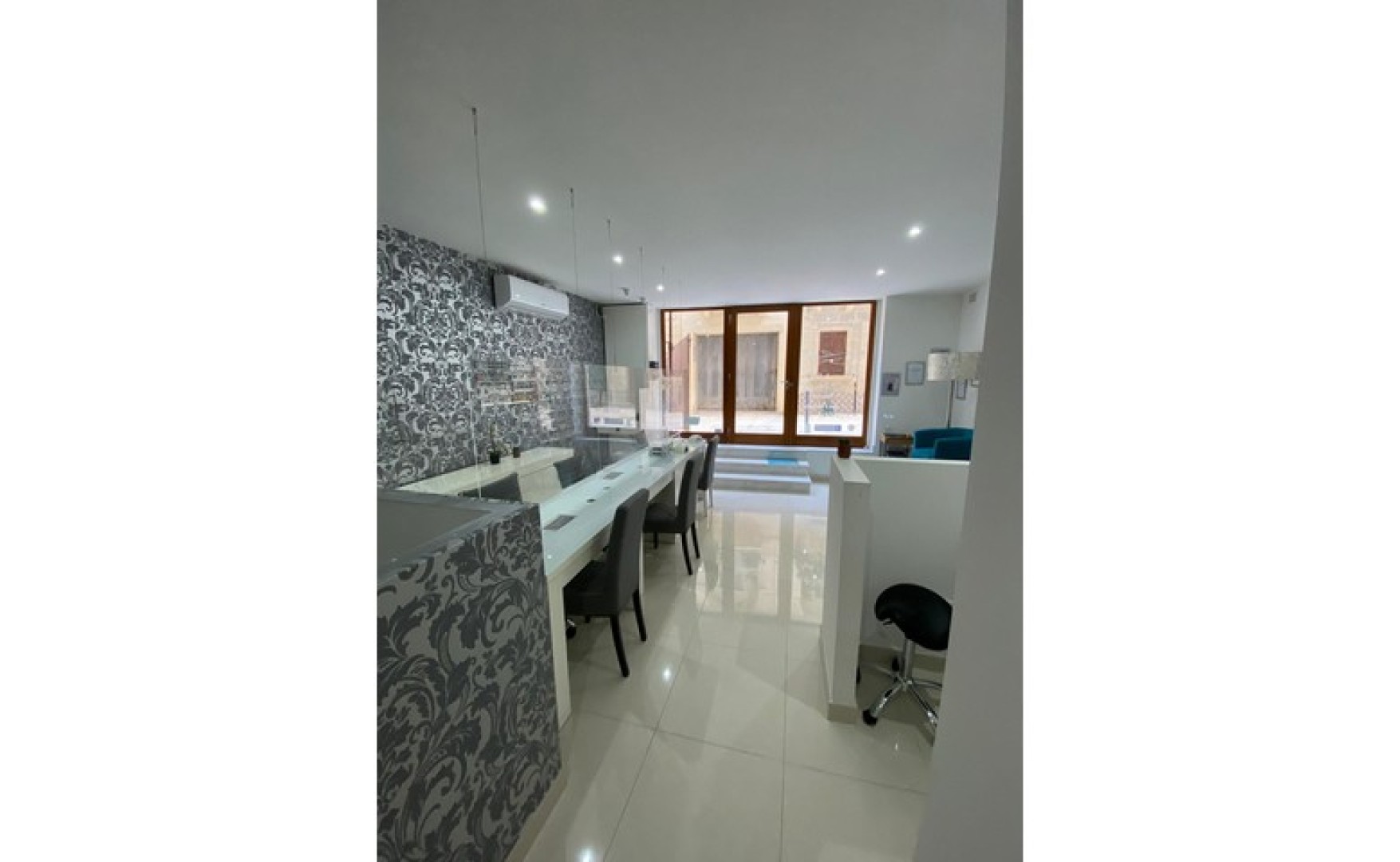 Shops for rent in Malta: 39sqm Sliema commercial premises to let