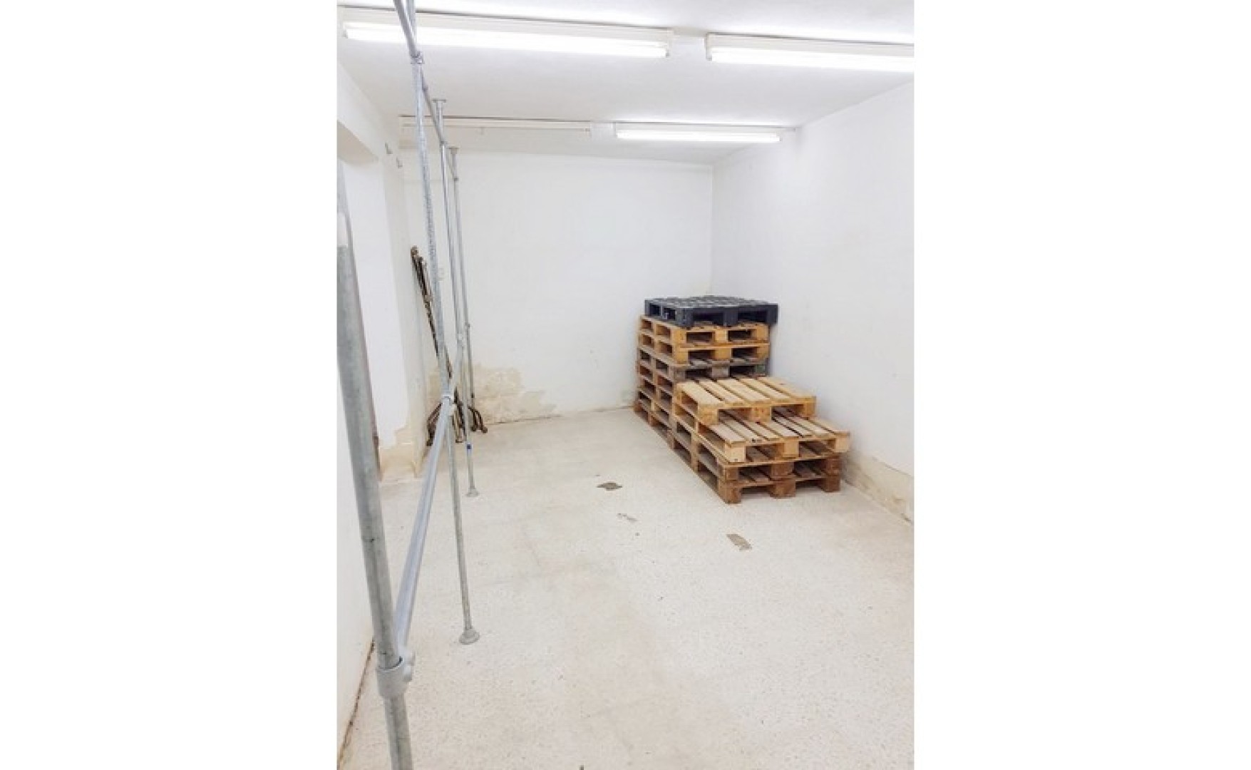 Real estate Malta: Msida 120sqm warehouse / office for Rent