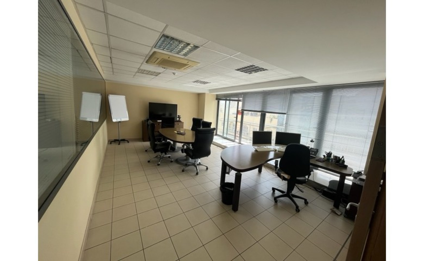 Office for rent in Mosta 300sqm with parking
