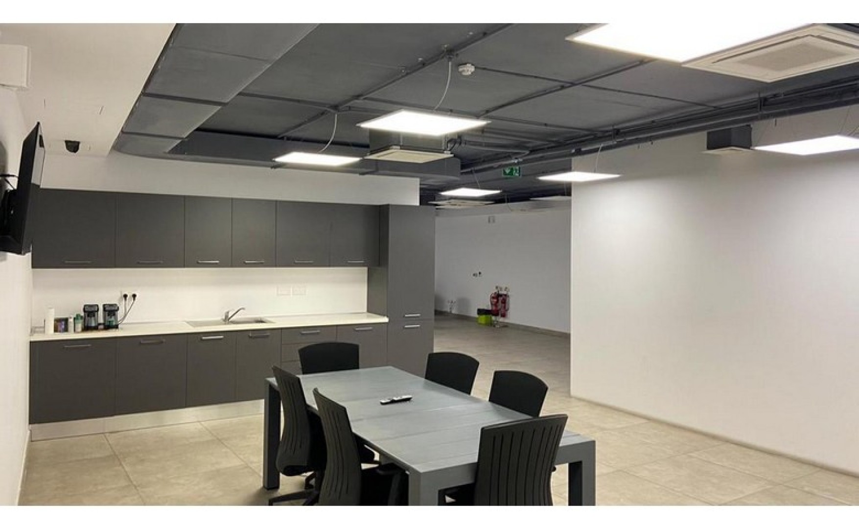modern Office for rent Pieta with seaviews
