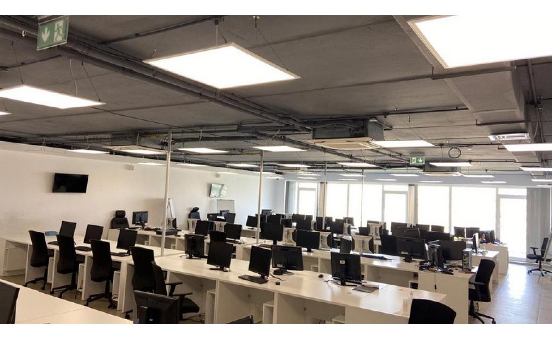 modern Office for rent Pieta with seaviews