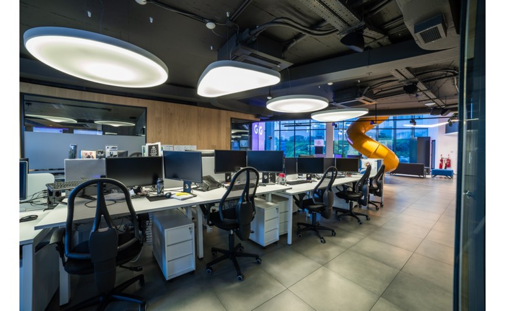 Modern Office for rent that over looks the Beach in St Julians