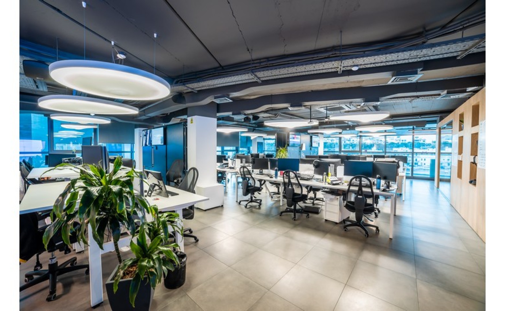 Modern Office for rent that over looks the Beach in St Julians