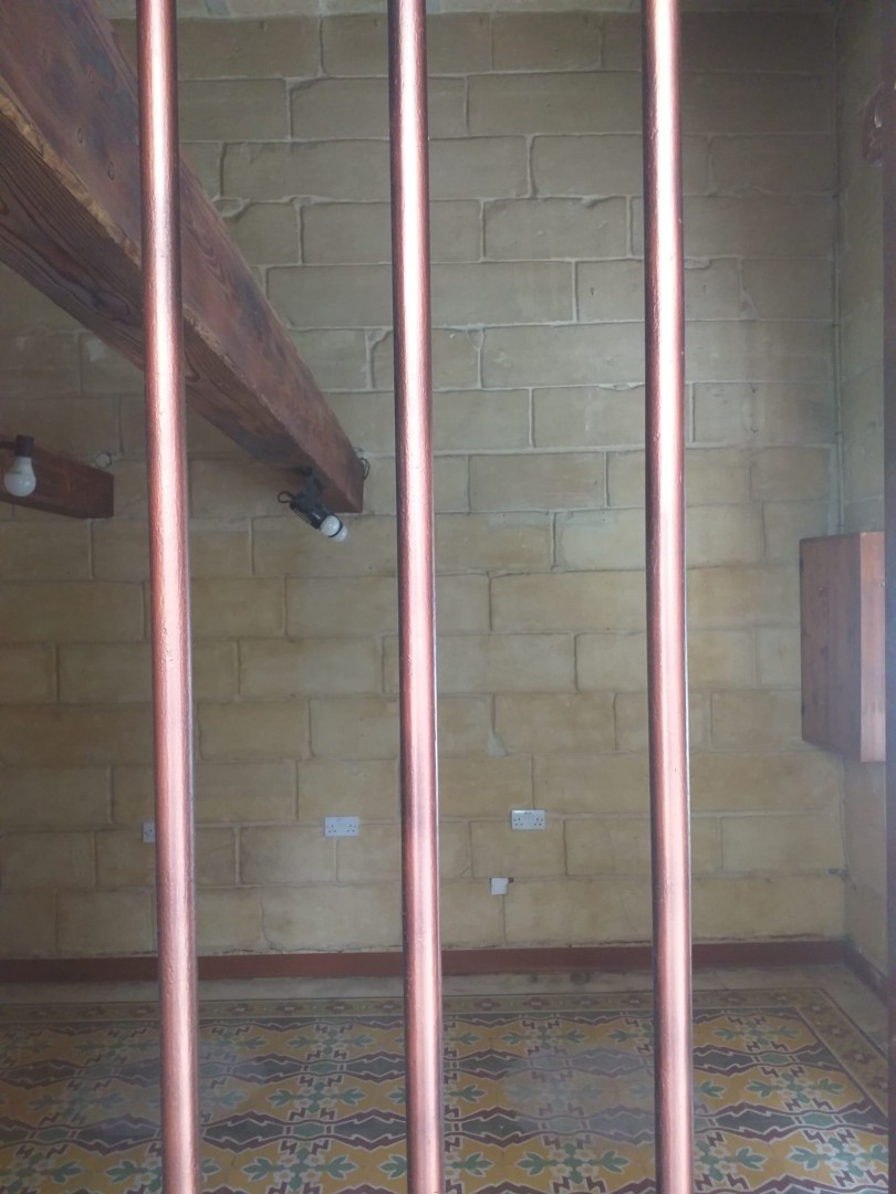 Shops for rent in Malta: Sliema 25sqm commercial premises with class 4B permits
