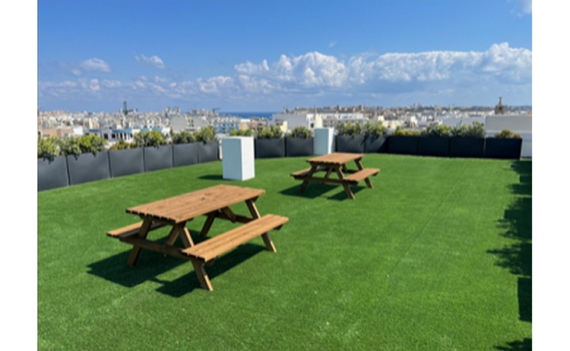 Modern Office that consists of 190sqm with parking for rent