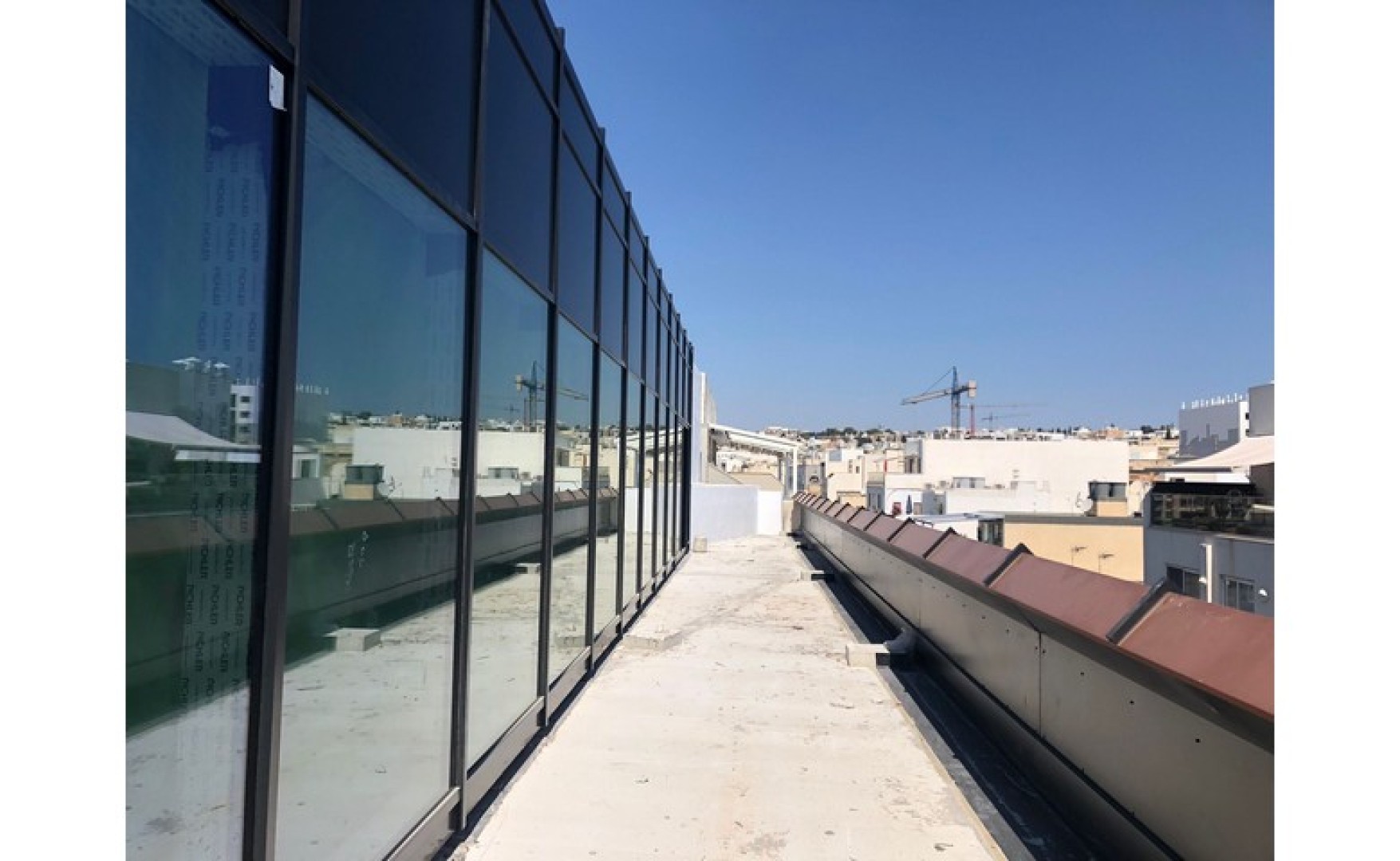 penthouse office with a terrace and an area of 950 sqm for rent in Gzira