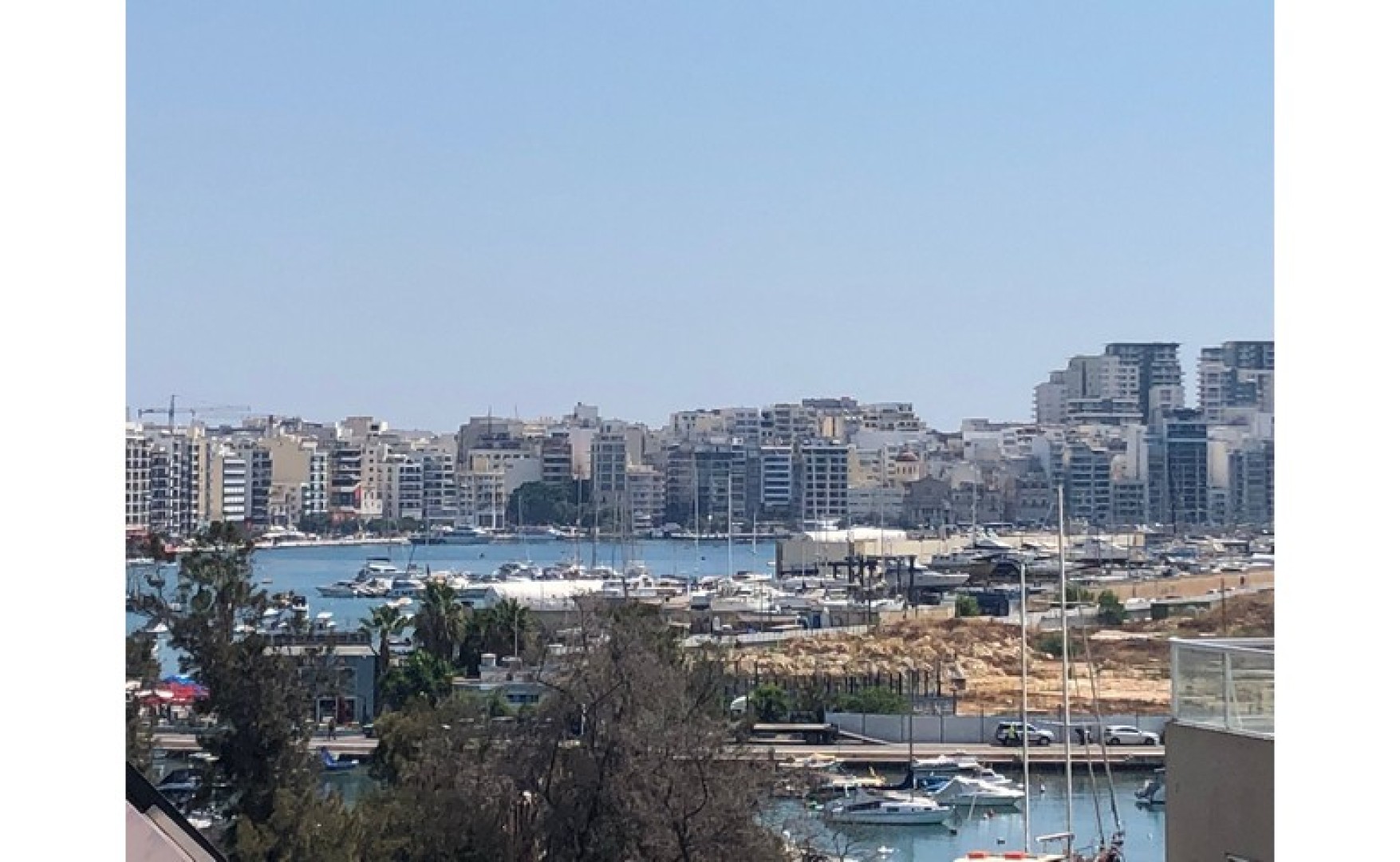 penthouse office with a terrace and an area of 950 sqm for rent in Gzira