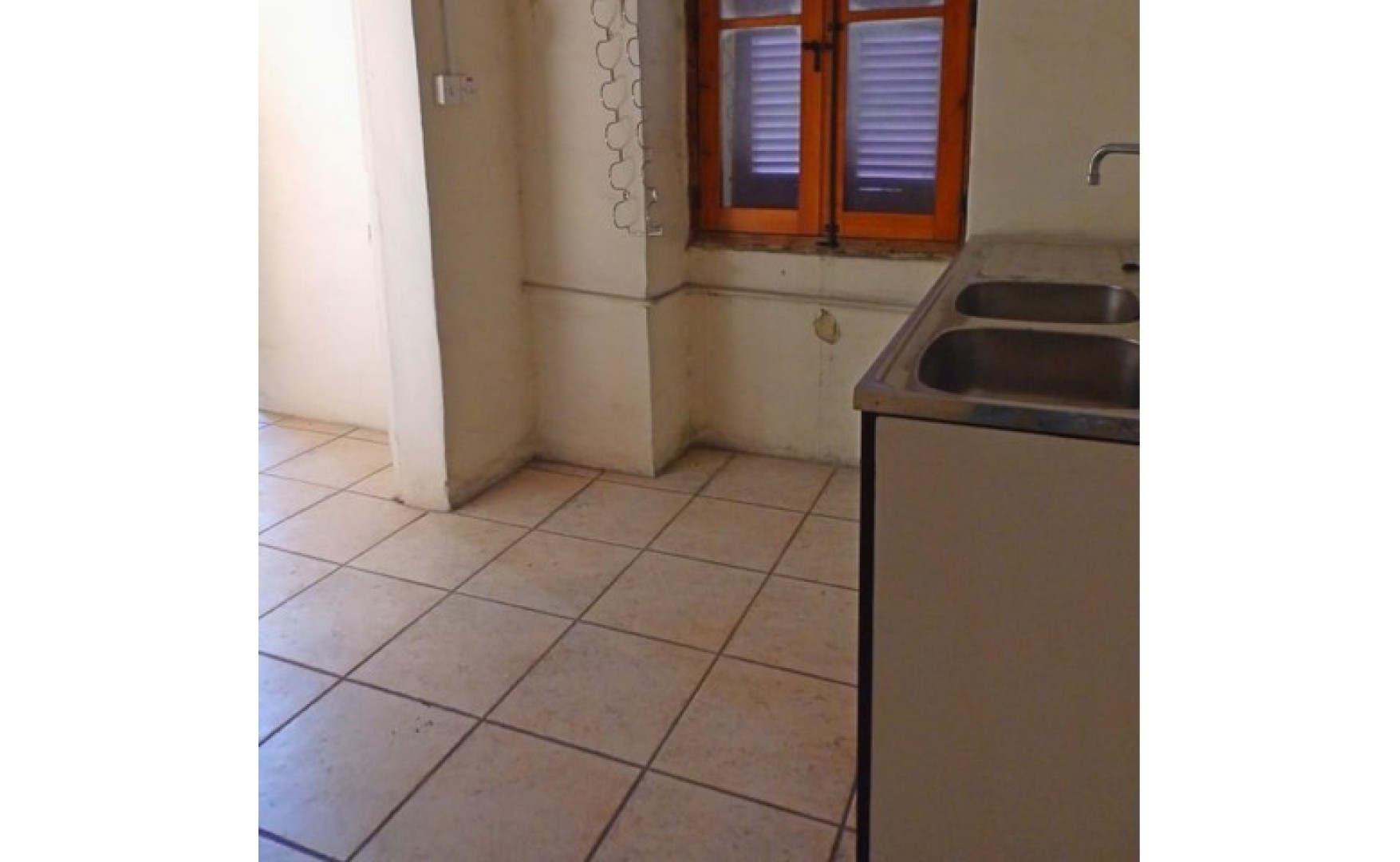 Shop to let in Malta: Bormla class 4B property for rent