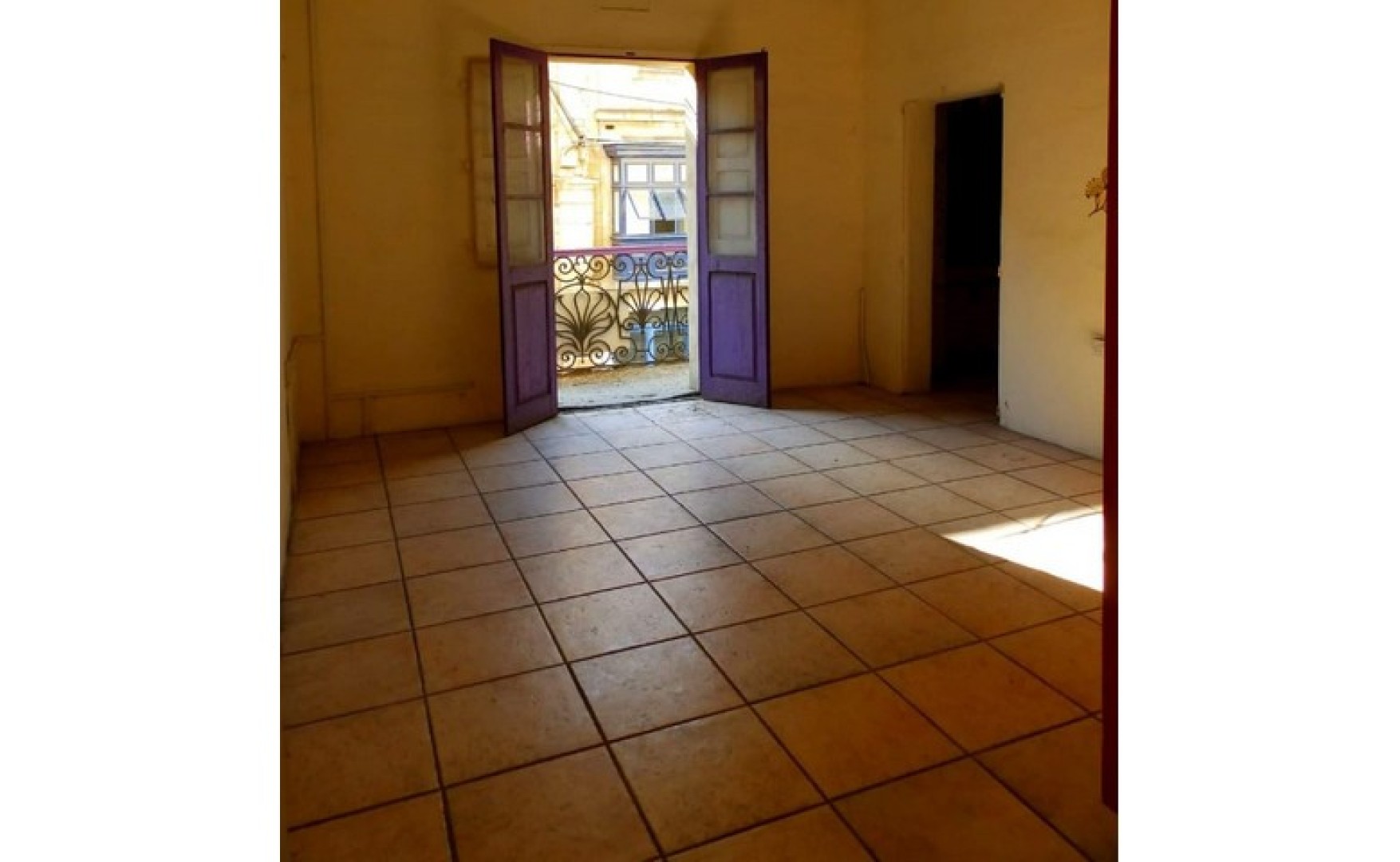 Shop to let in Malta: Bormla class 4B property for rent