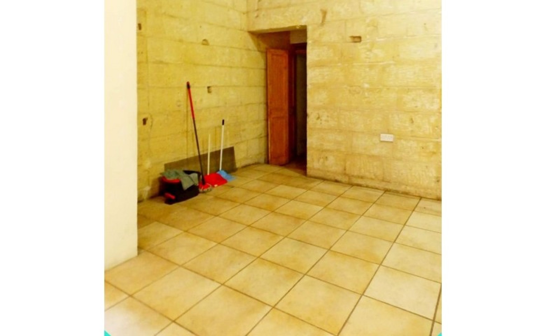Shop to let in Malta: Bormla class 4B property for rent