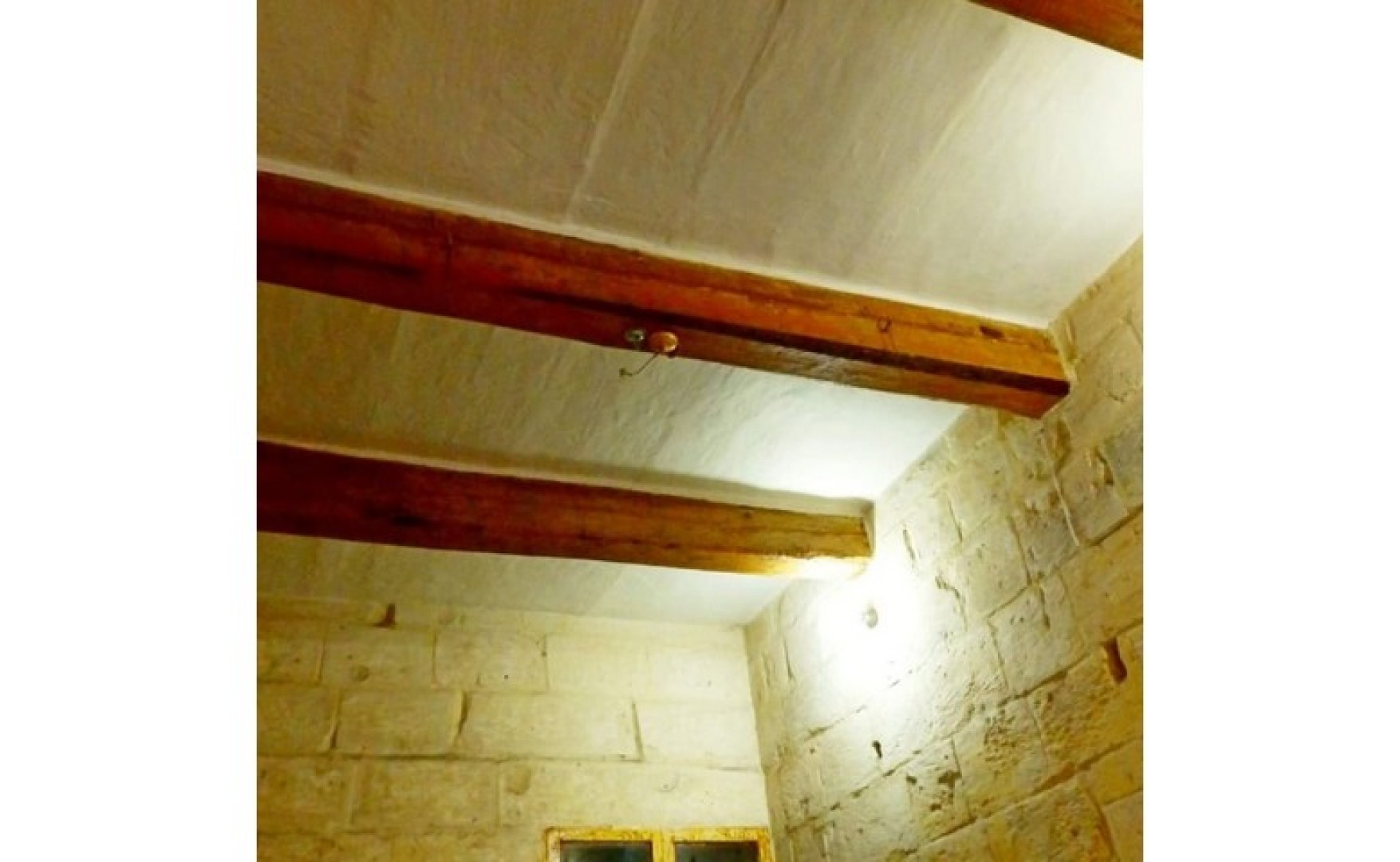 Shop to let in Malta: Bormla class 4B property for rent