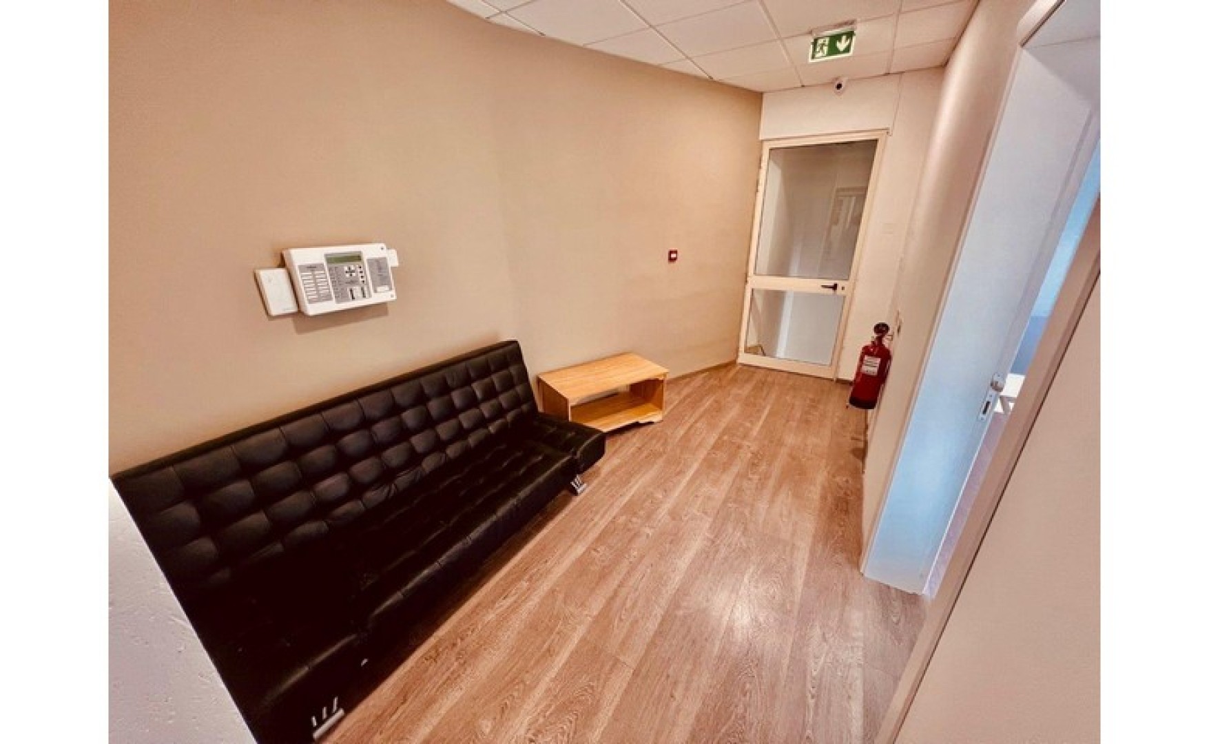 office with own entrance in Gwardamangia to let