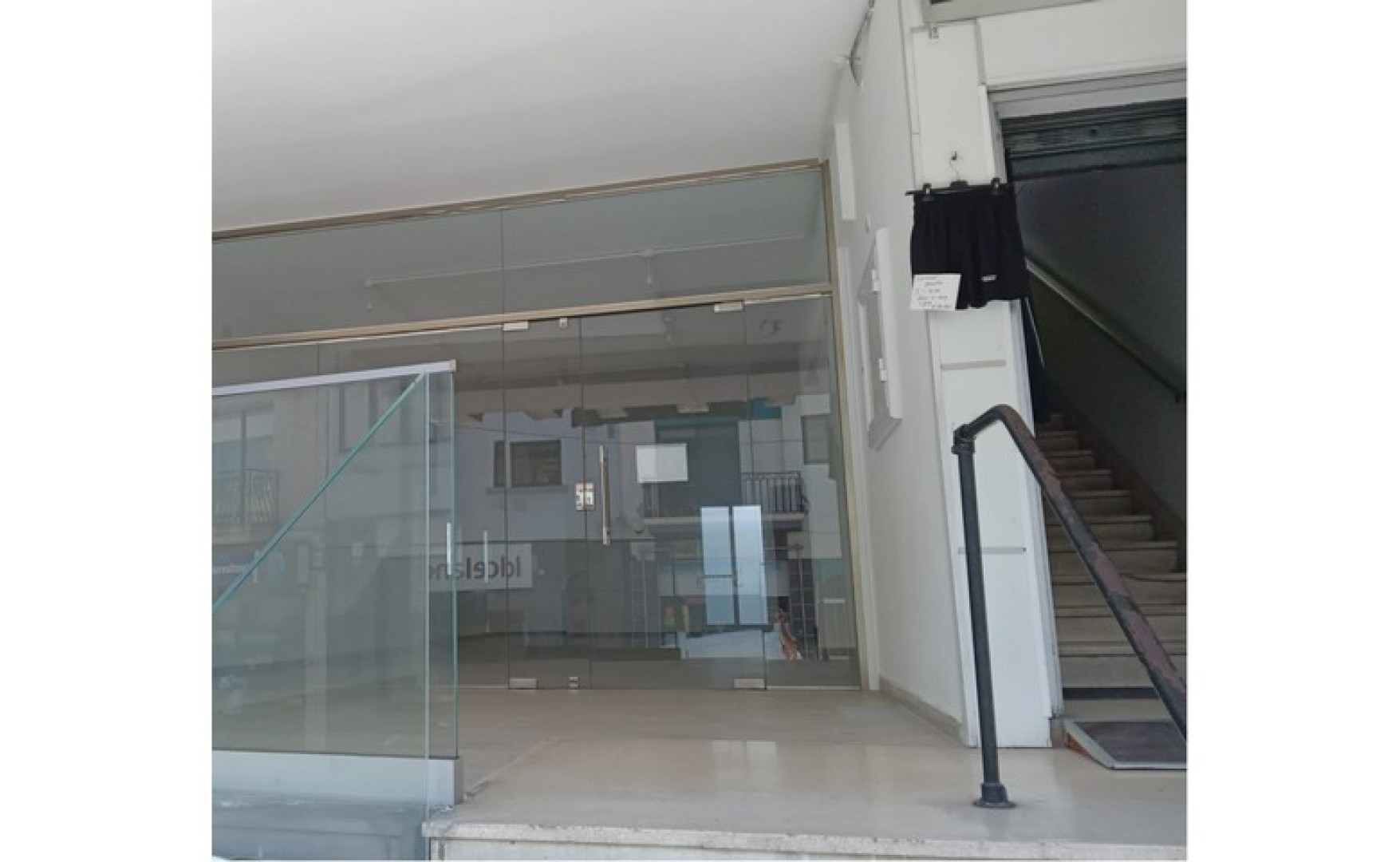 Shops for rent in Malta: 90sqm outlet for rent in Mellieha