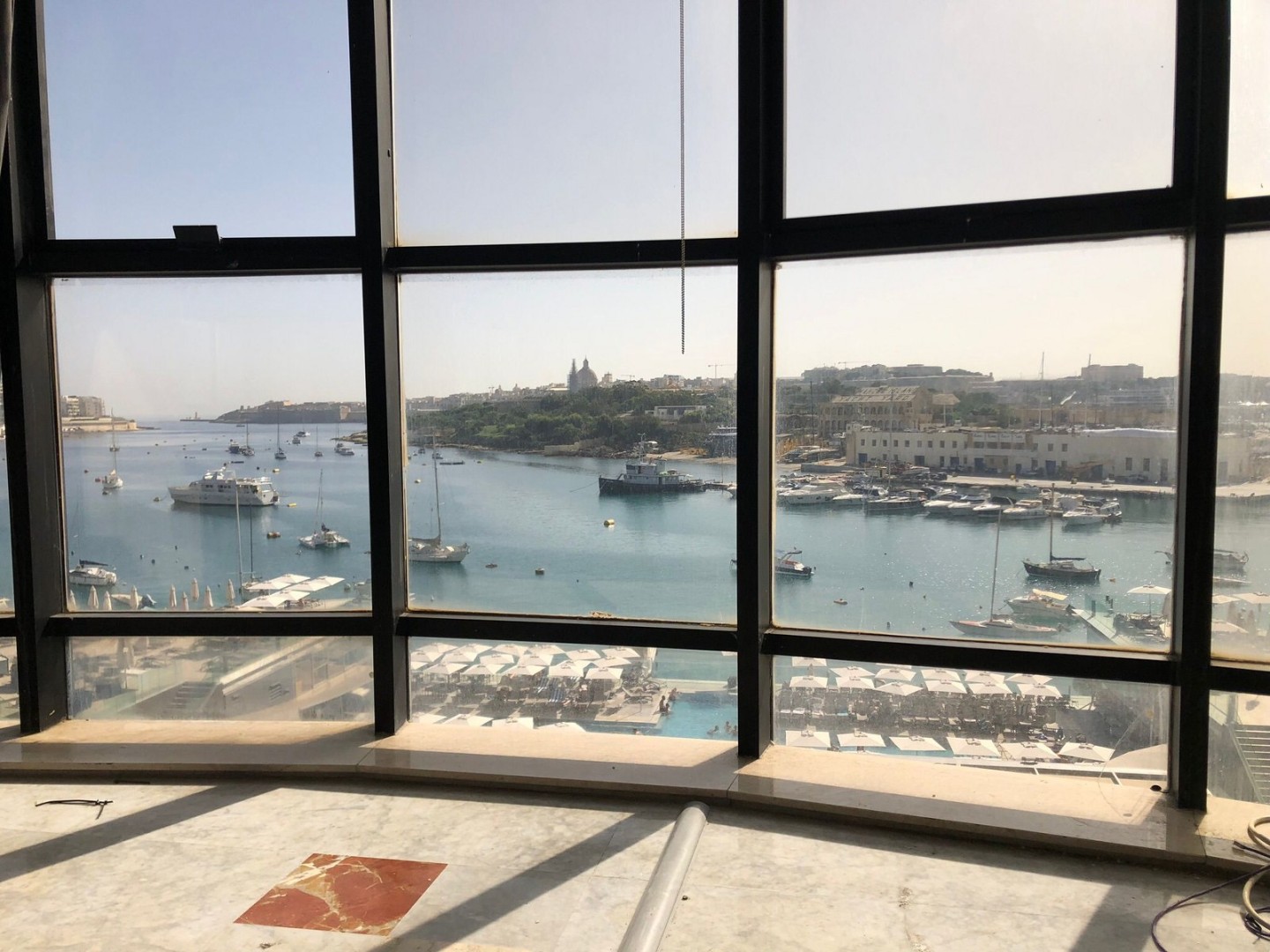 Stunning Office that Consists of 790sqm on the Strand Seafront for Sale !
