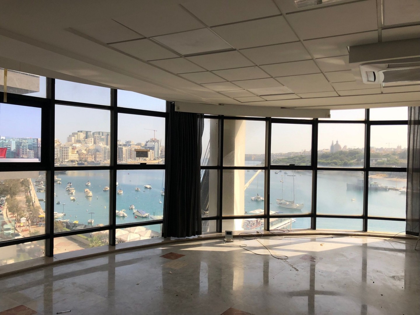 Stunning Office that Consists of 790sqm on the Strand Seafront for Sale !