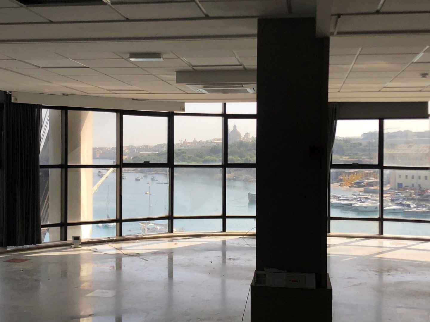 Stunning Office that Consists of 790sqm on the Strand Seafront for Sale !