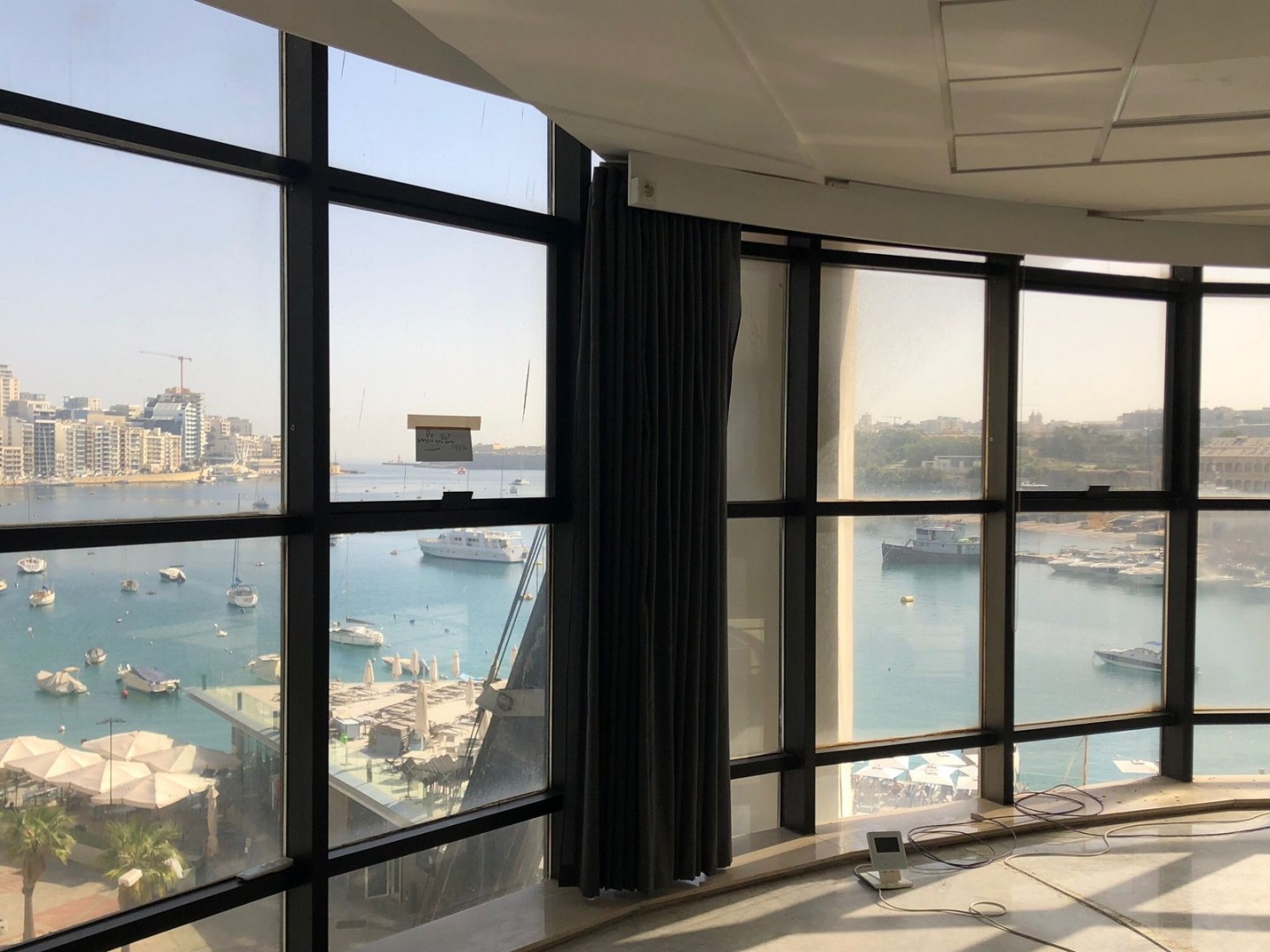 Stunning Office that Consists of 790sqm on the Strand Seafront for Sale !