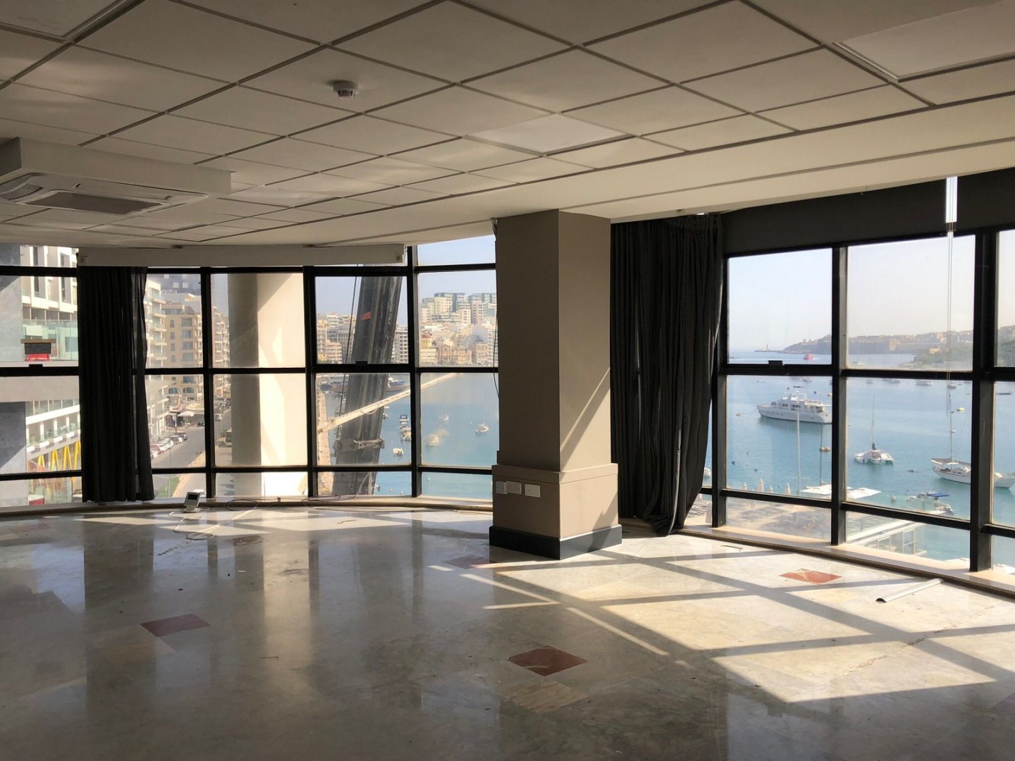 Stunning Office that Consists of 790sqm on the Strand Seafront for Sale !