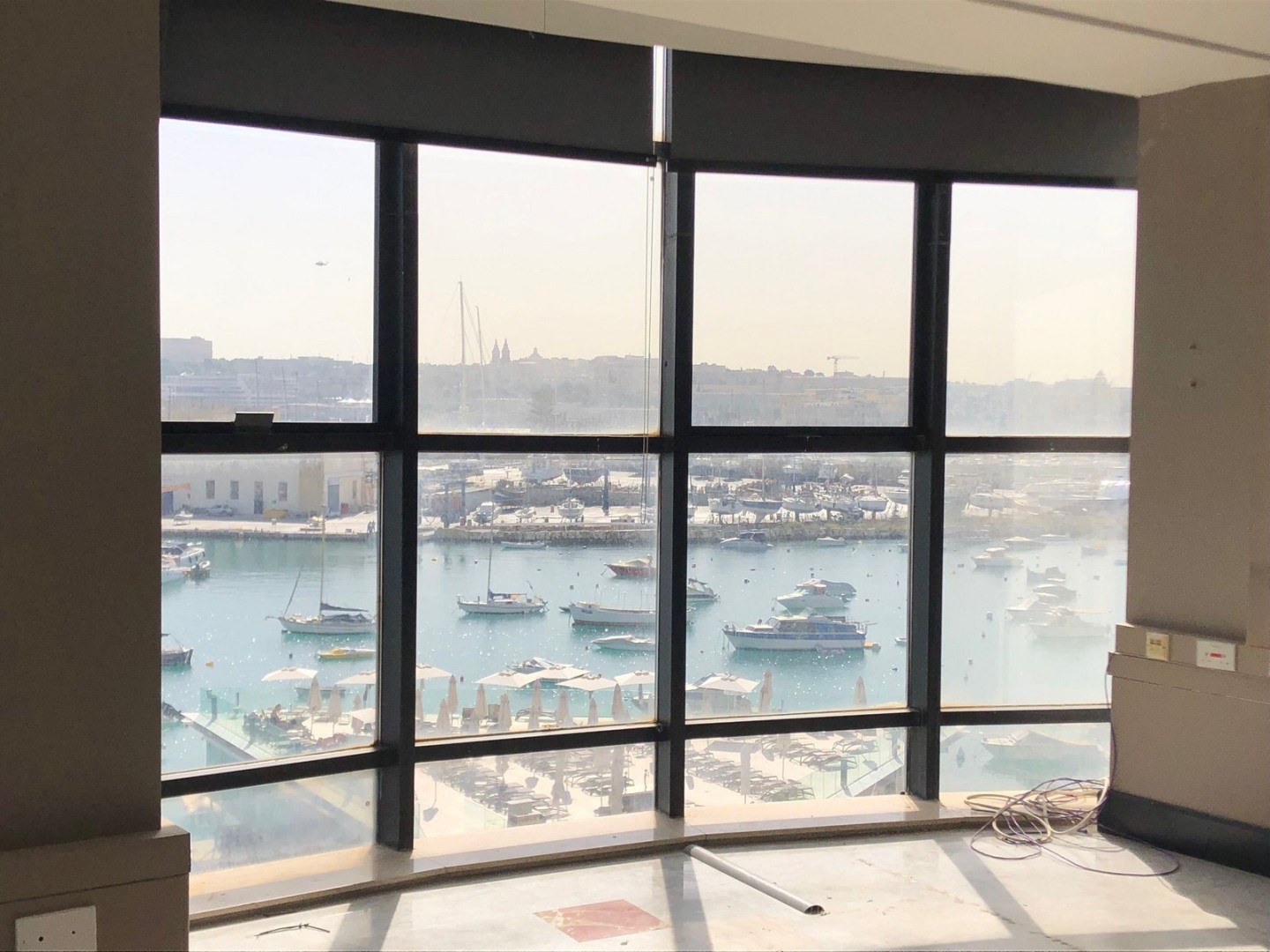 Stunning Office that Consists of 790sqm on the Strand Seafront for Sale !