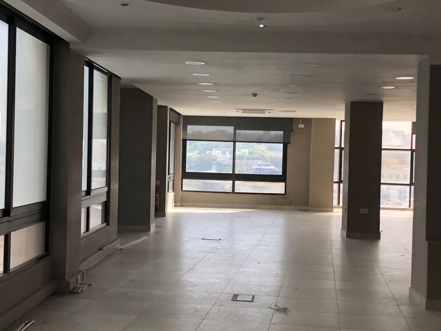 Stunning Office that Consists of 790sqm on the Strand Seafront for Sale !