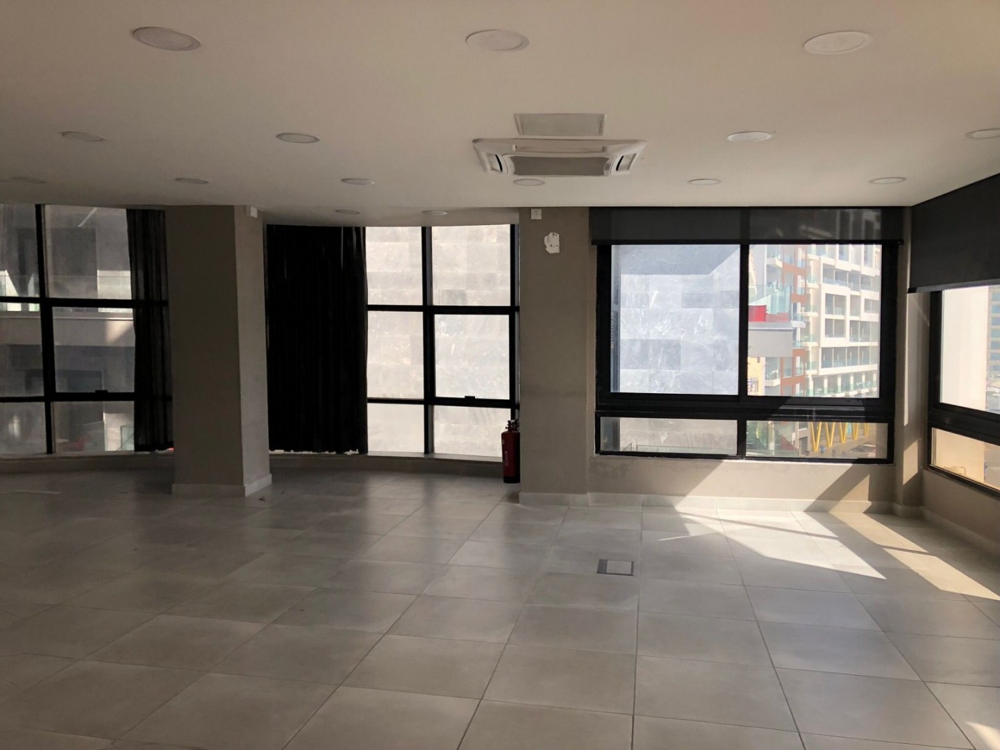 Stunning Office that Consists of 790sqm on the Strand Seafront for Sale !