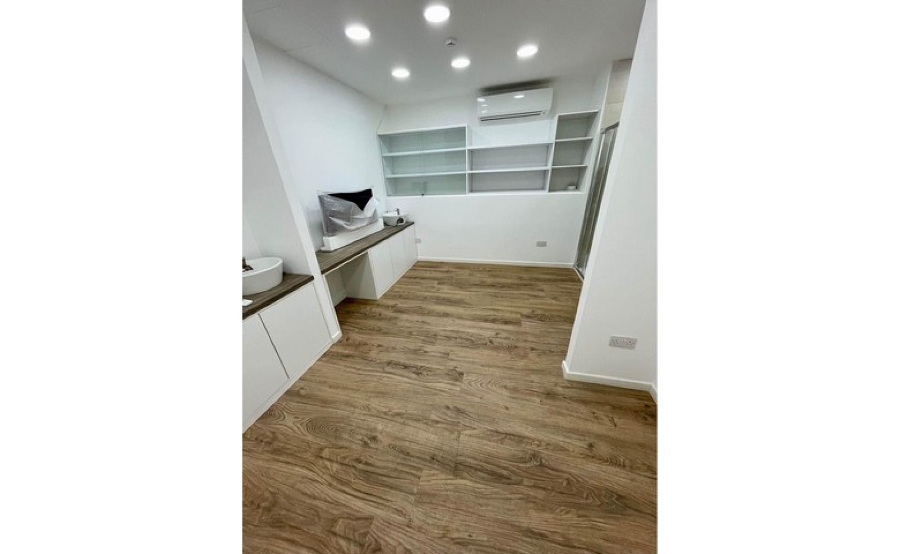 Shops for rent in Malta: 100sqm commercial premises with class 4b permits for rent in Sliema