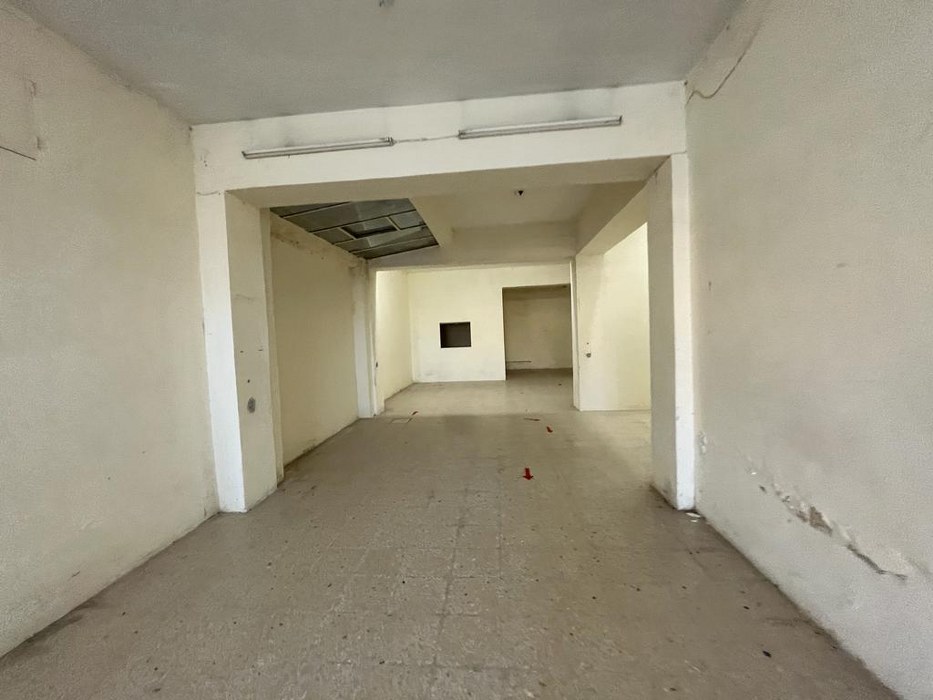 Balluta seafront shop / office for rent with an area of 225sqm