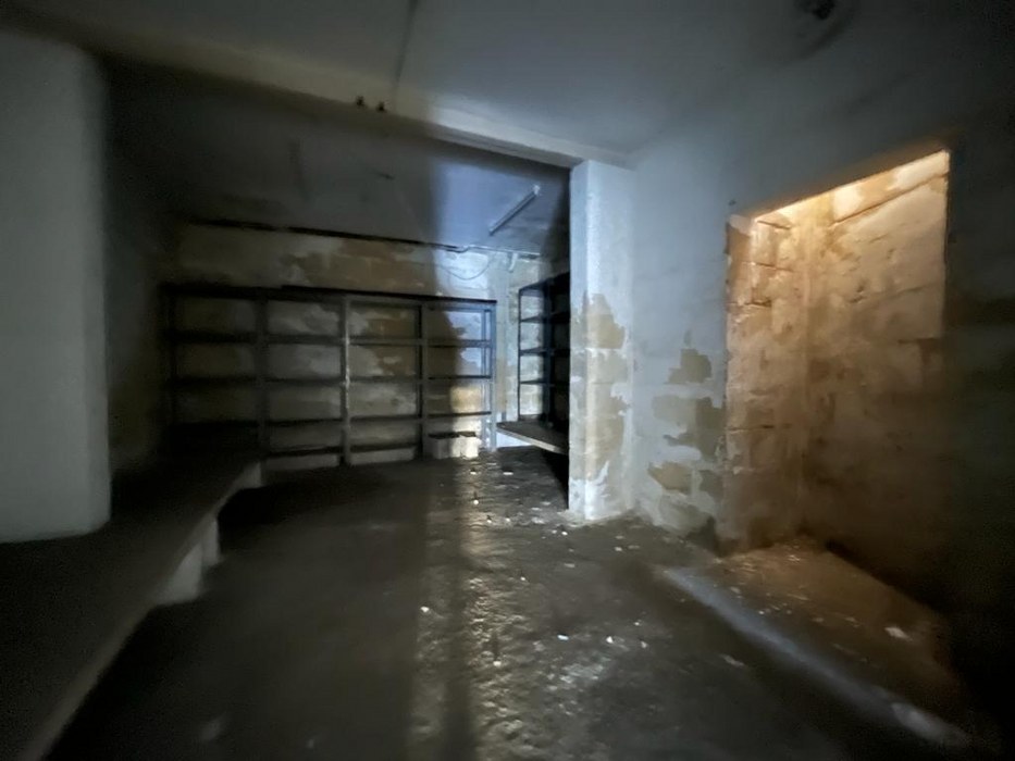 Balluta Seafront TakeAway for rent with class 4D