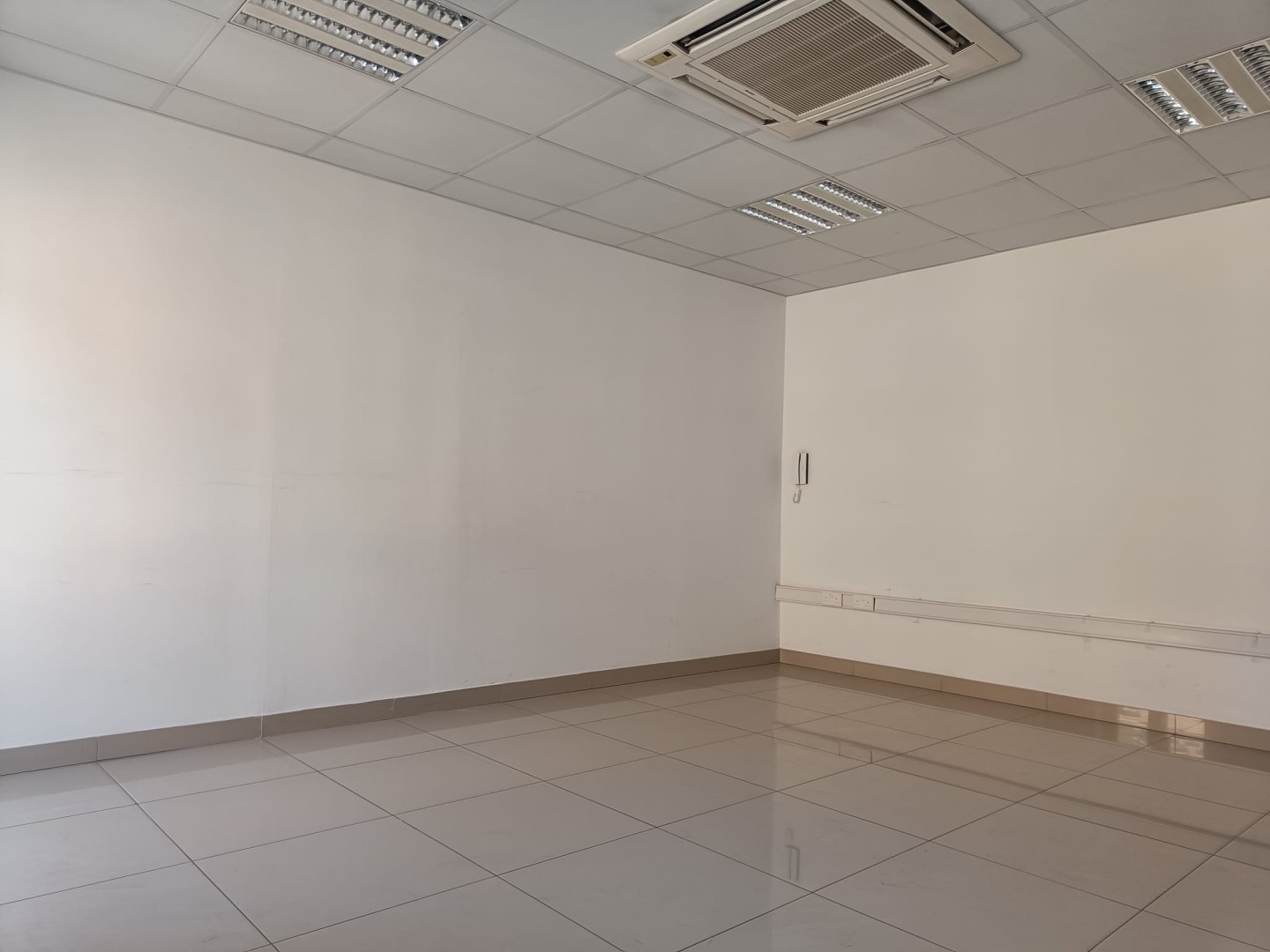 Offices to let Malta: Spacious and Bright Office in Naxxar