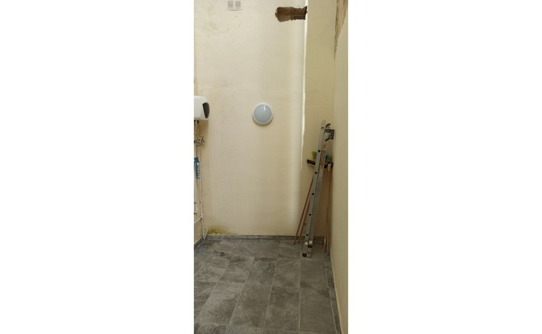Shops for rent in Malta: 50sqm premises for rent in San Gwann