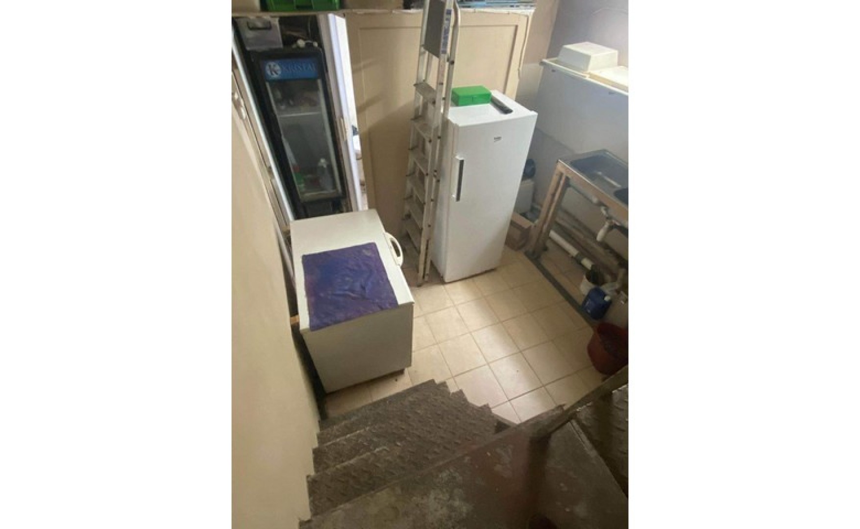 Fgura shop / take away for rent in a prime location