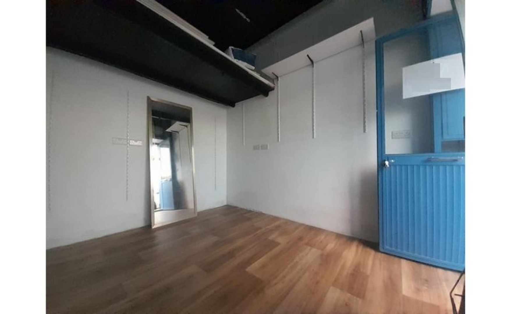 Shop to let Malta: Fgura 16sqm shop for rent