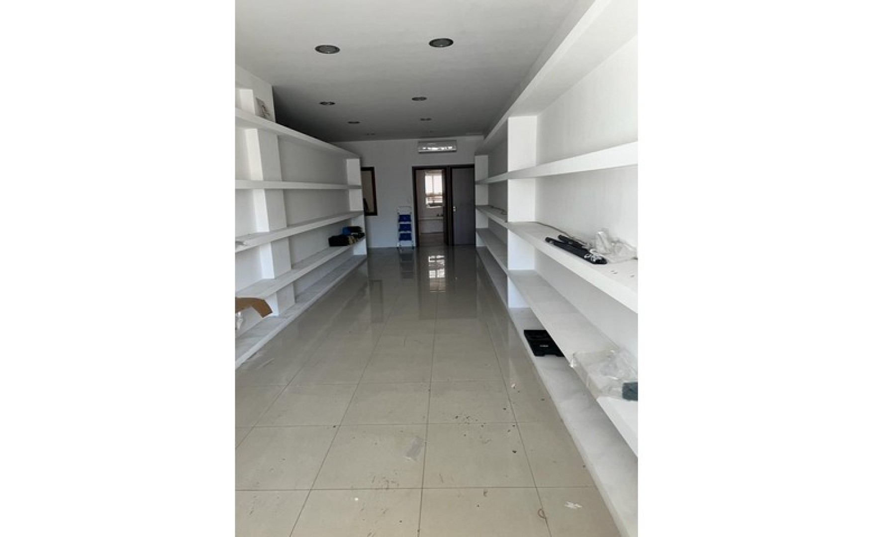 Office in Malta: Mriehel 400sqm commercial premises for rent/sale