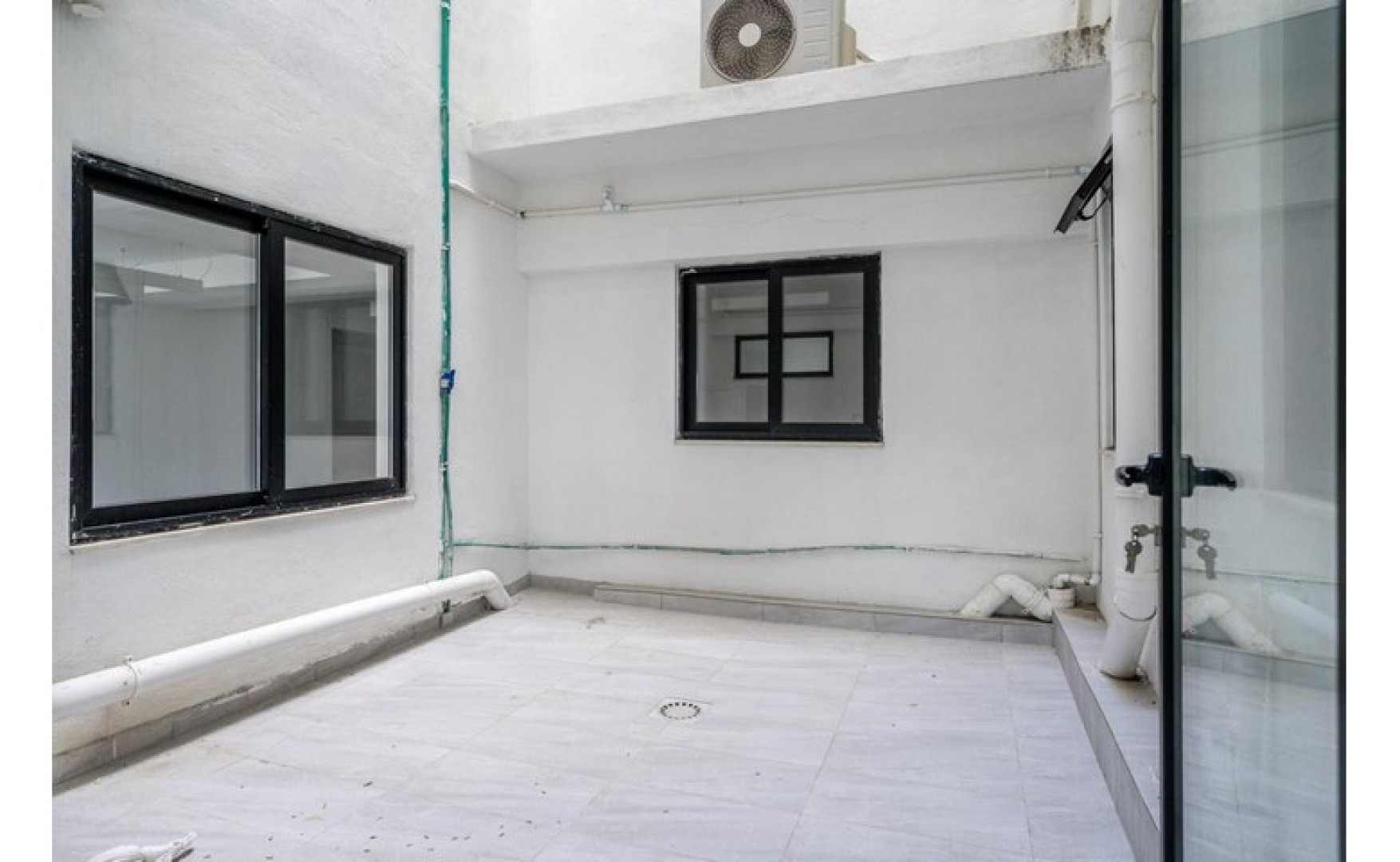 Offices to let Malta: Gzira 330sqm commercial premises for rent