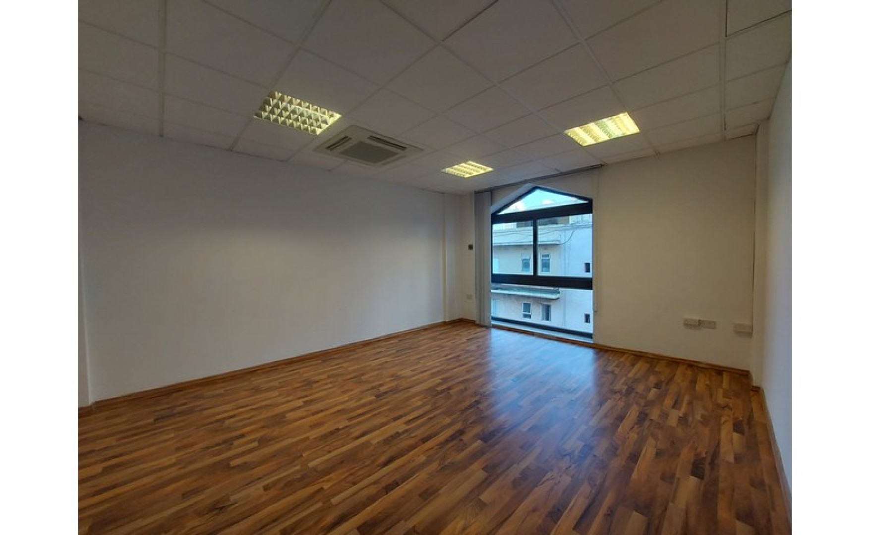 Office for rent in Malta: An office to let in Sliema with an area of 165sqm
