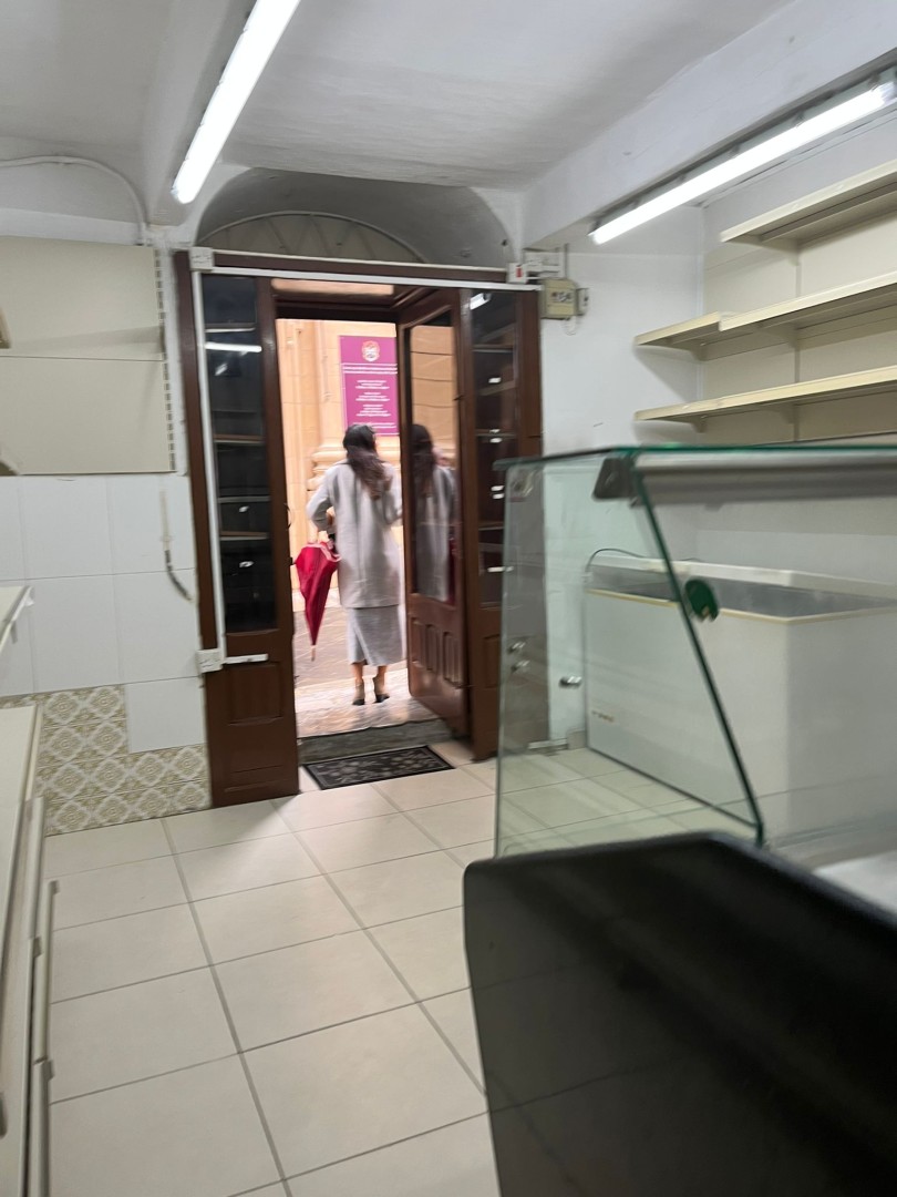 Shops for rent in Malta: Corner 40sqm commercial premises in Valletta