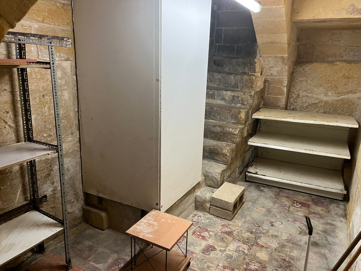 Shops for rent in Malta: Corner 40sqm commercial premises in Valletta