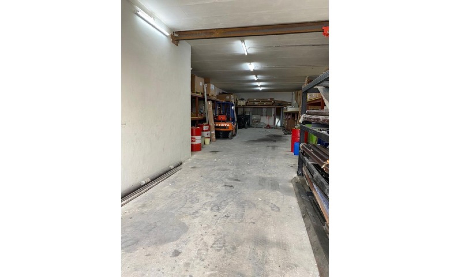 Real estate Malta: 190sqm large garage for rent in San Gwann
