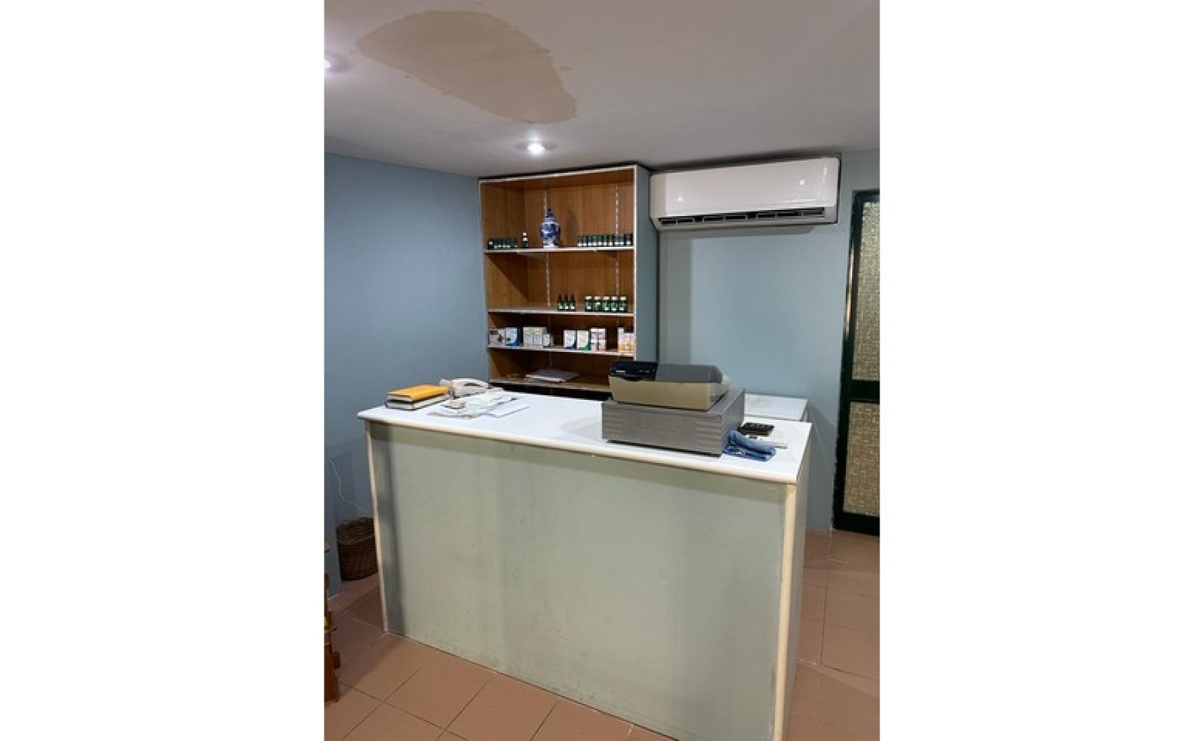 Shops for rent in Malta: Hamrun 100sqm premises to let on the main road
