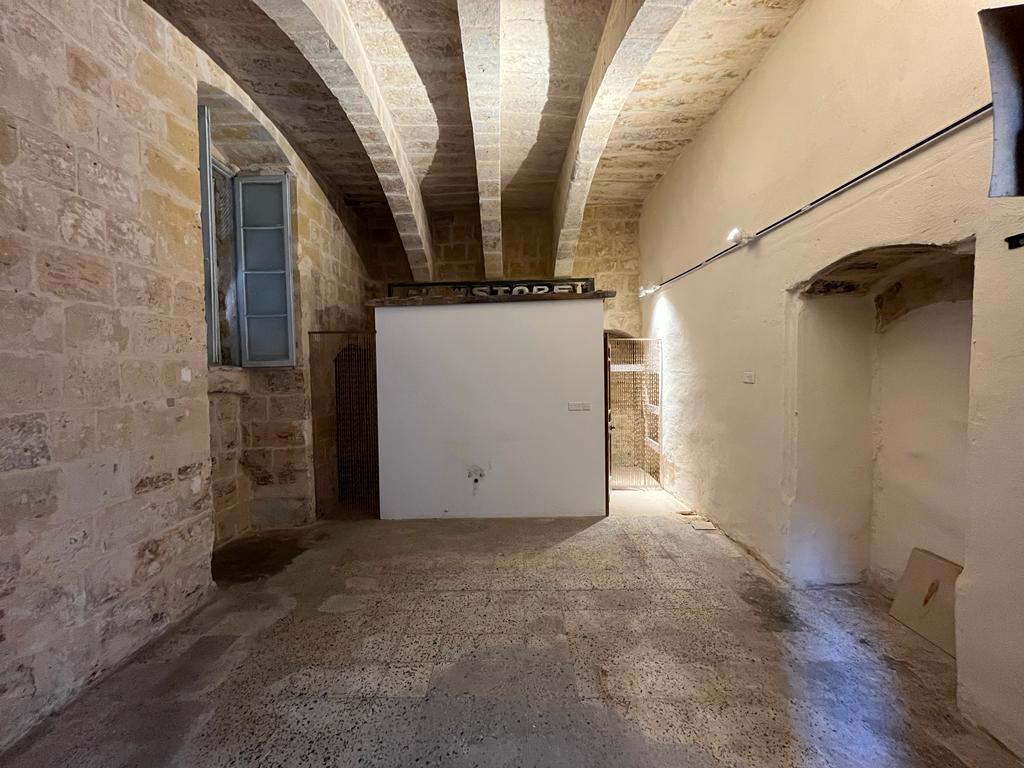 Valletta Corner Restaurant for Rent on Main Road