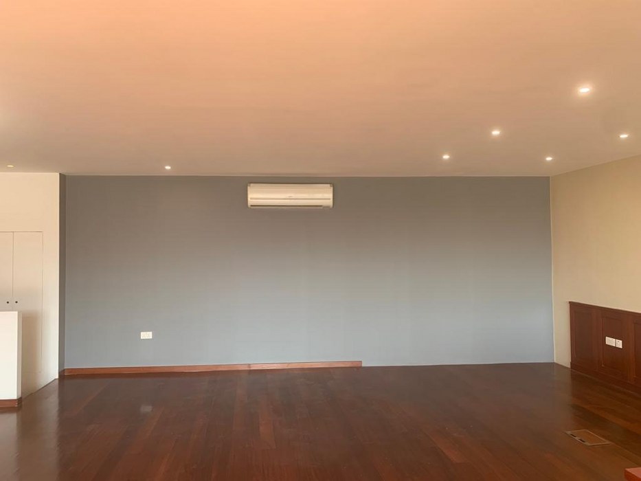 136sqm penthouse office for rent in Birgu