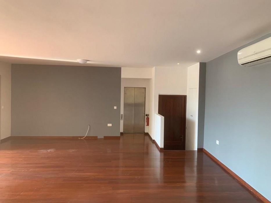136sqm penthouse office for rent in Birgu