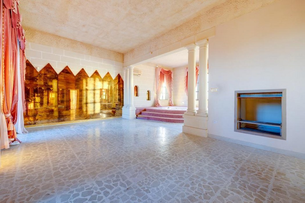 One of a kind Palazzo with Pool and vast Gardens for sale in Wardija