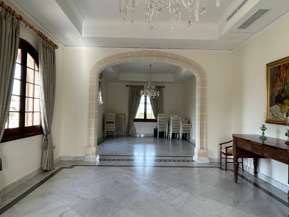 Exclusive Wardija Villa with Expansive Gardens