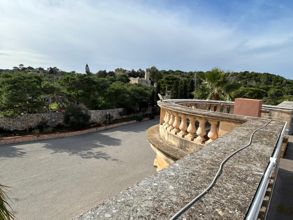 Exclusive Wardija Villa with Expansive Gardens