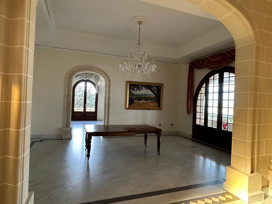 Exclusive Wardija Villa with Expansive Gardens