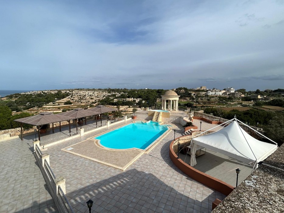 Exclusive Wardija Villa with Expansive Gardens