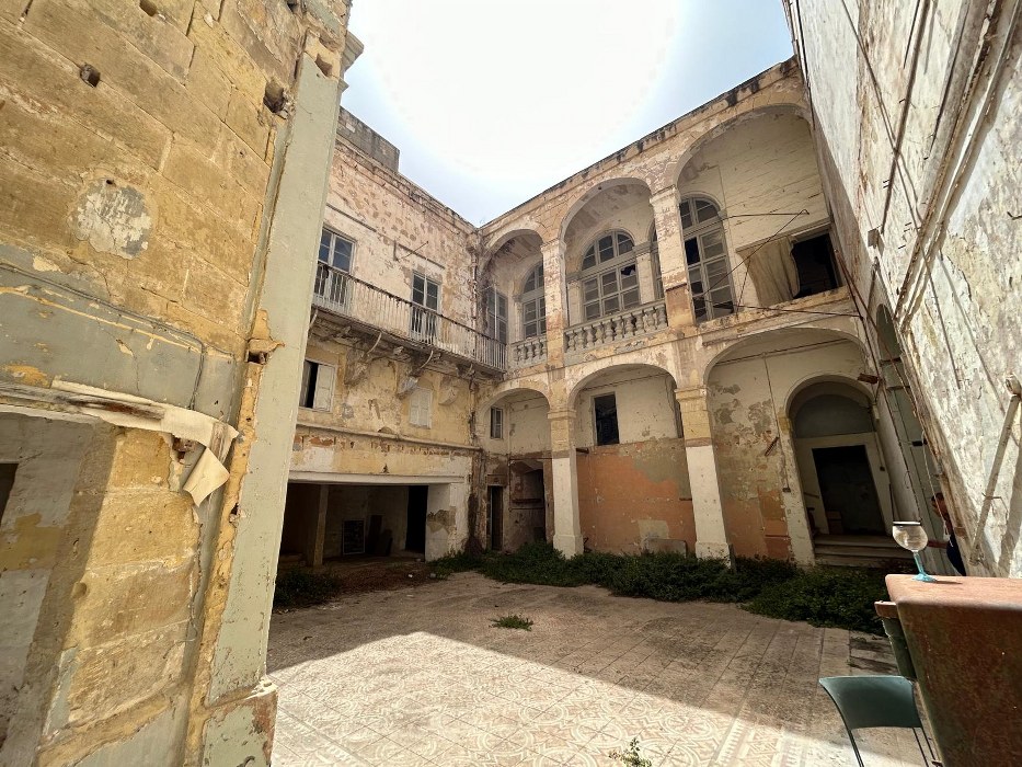 Unique Corner Palazzo for sale in Valletta